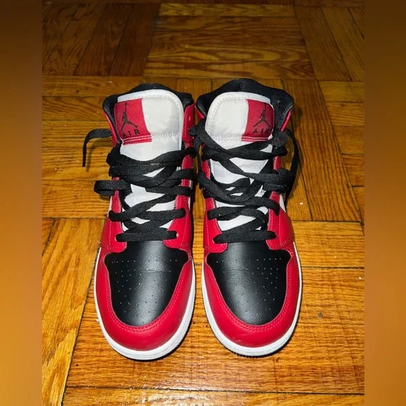i’m selling jordan 1s Jordan | Shoes | Im Selling A Used Air Jordan University  main image 3